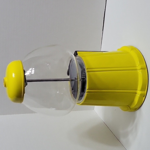 Working yellow candy dispenser/coin bank. - Picture 5 of 14